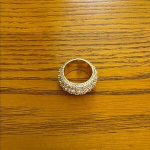 WOMENS ELEGANT GOLD RING